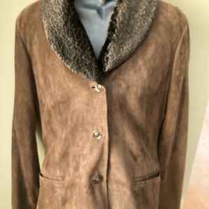 Suede jacket w lambs wool collar